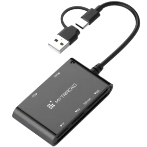 Czarny, mobilny czytnik kart kierowcy marki MT TACHO z logo MYTRACKO na obudowie, wyposażony w kabel USB ze zintegrowaną przejściówką USB-C na białym tle